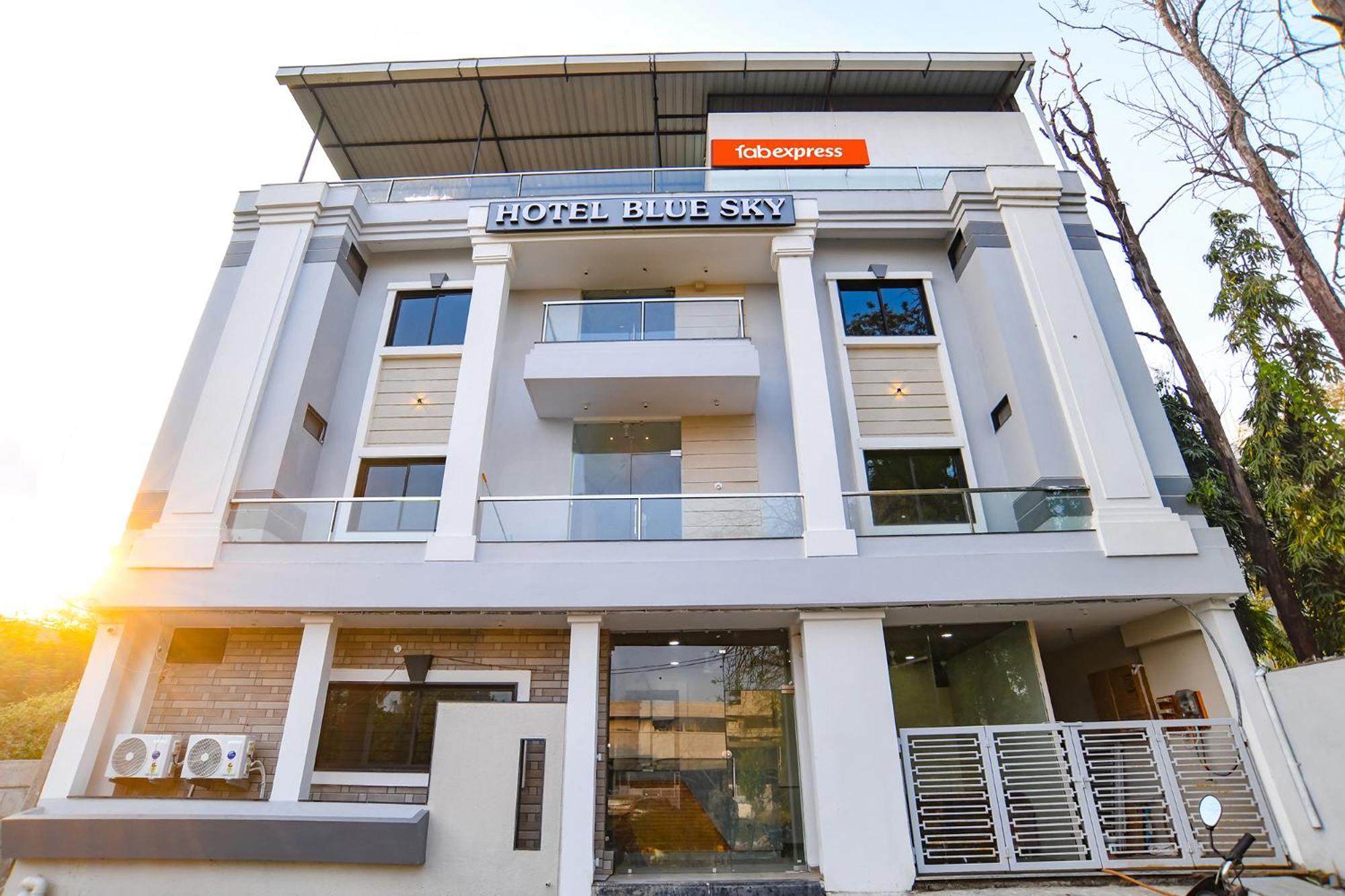Hotel O Blue Sky Indore Esterno foto