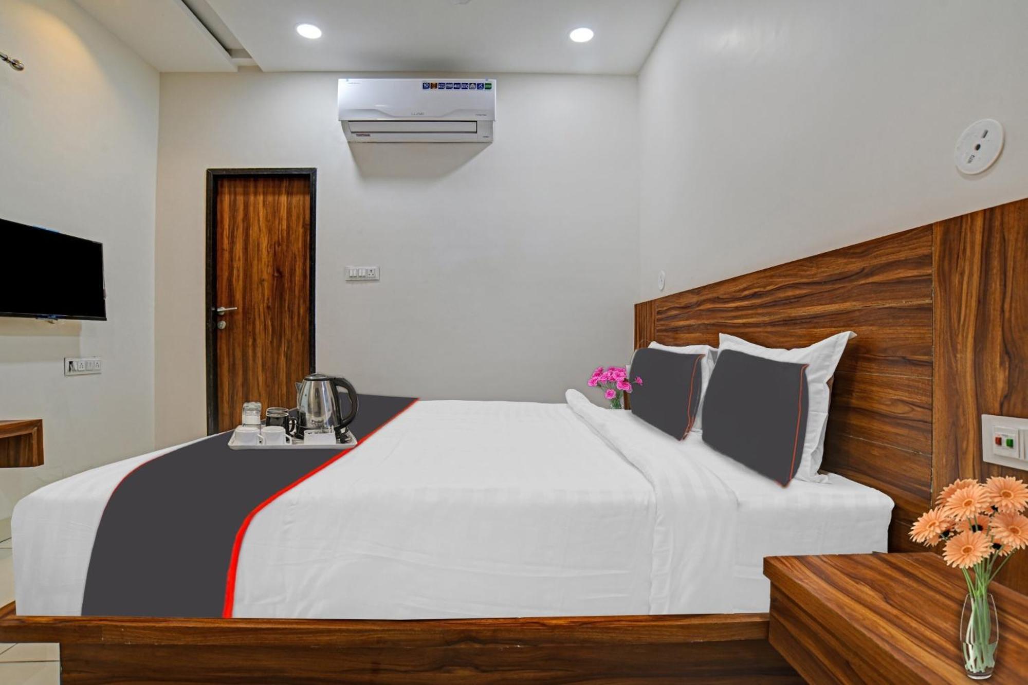 Hotel O Blue Sky Indore Esterno foto