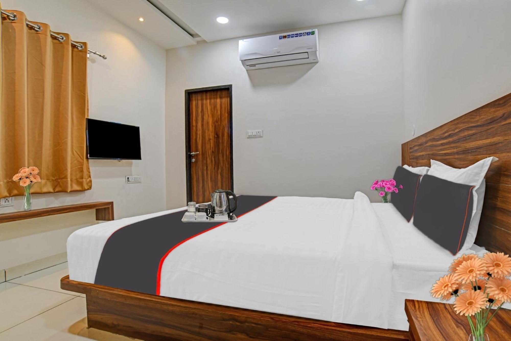 Hotel O Blue Sky Indore Esterno foto