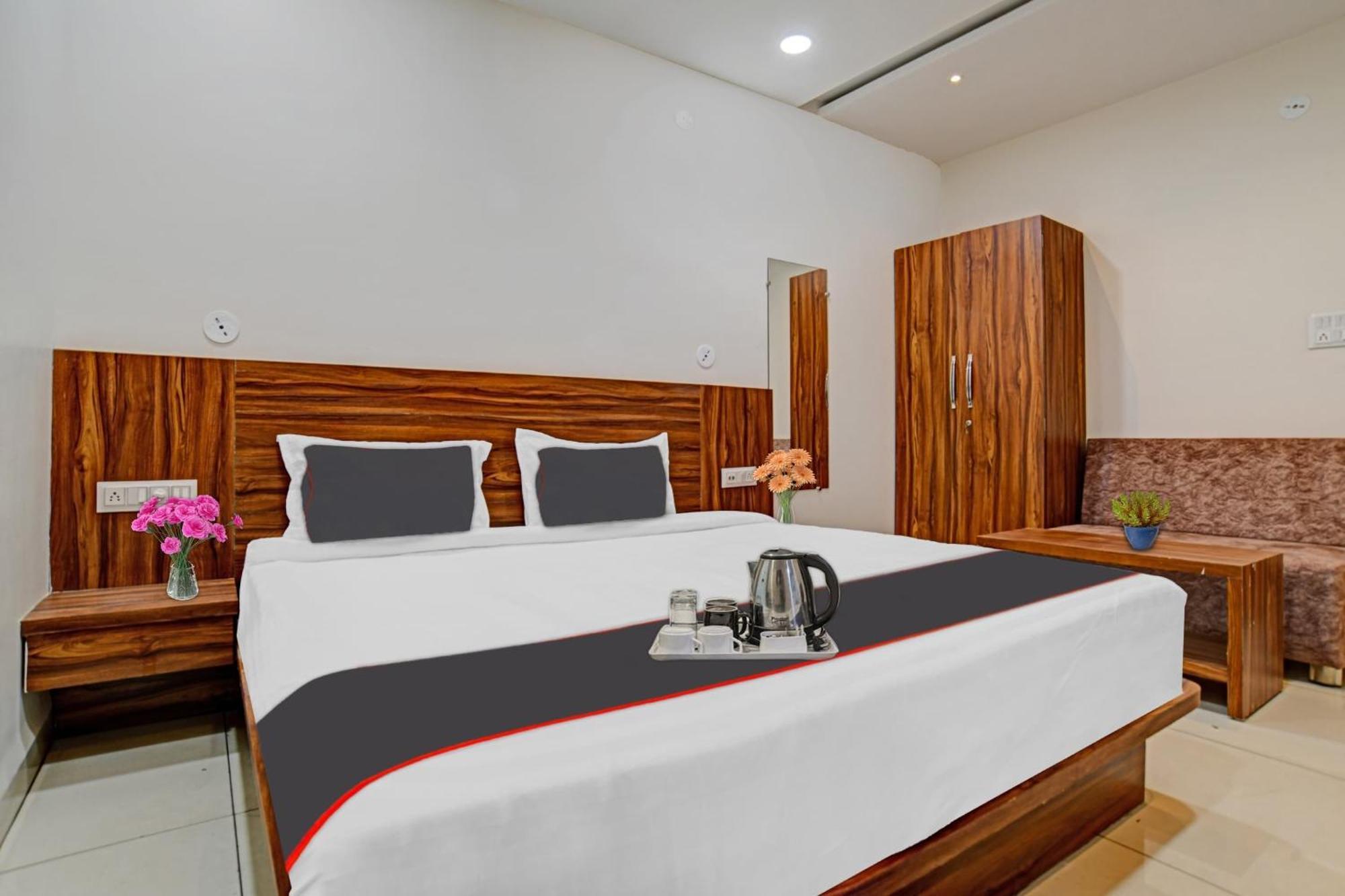Hotel O Blue Sky Indore Esterno foto